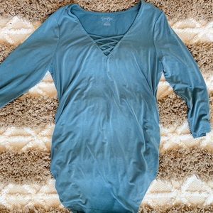 Jessica Simpson maternity shirt